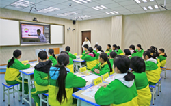 與清華大學(xué)合作遠(yuǎn)程教學(xué)平臺投入使用-248.jpg